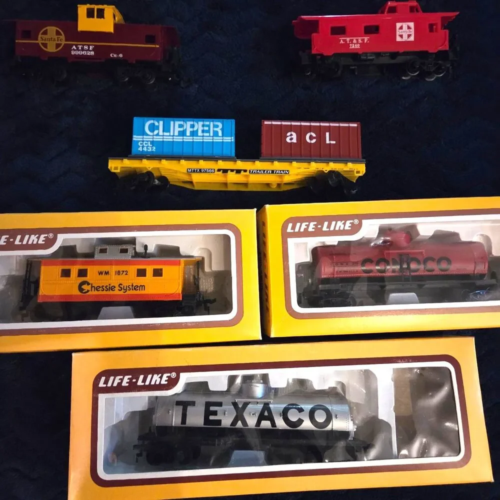 Model Railroad Trains HO Scale Locomotive Rolling Stock Lot Bachmann Lifelike